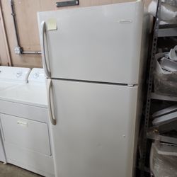 Frigidaire White Top Freezer Fridge 17cf 