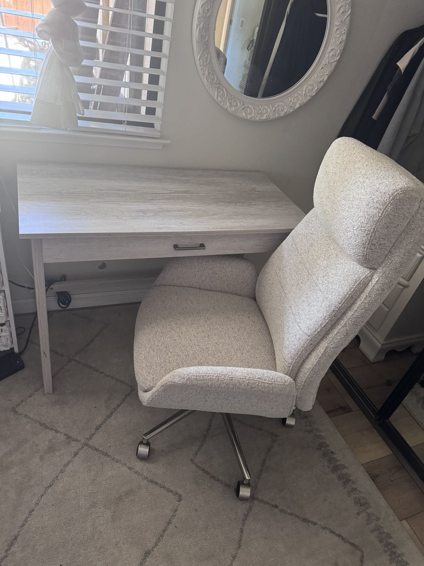 Desk+Chair (NEED GONE ASAP)