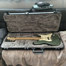 Fender Stratocaster Electric Guitar Green Alder 6-String Maple Fretboard w/ Case