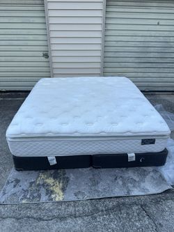 King Pillowtop Mattress Boxsprings & Medal Frame 
