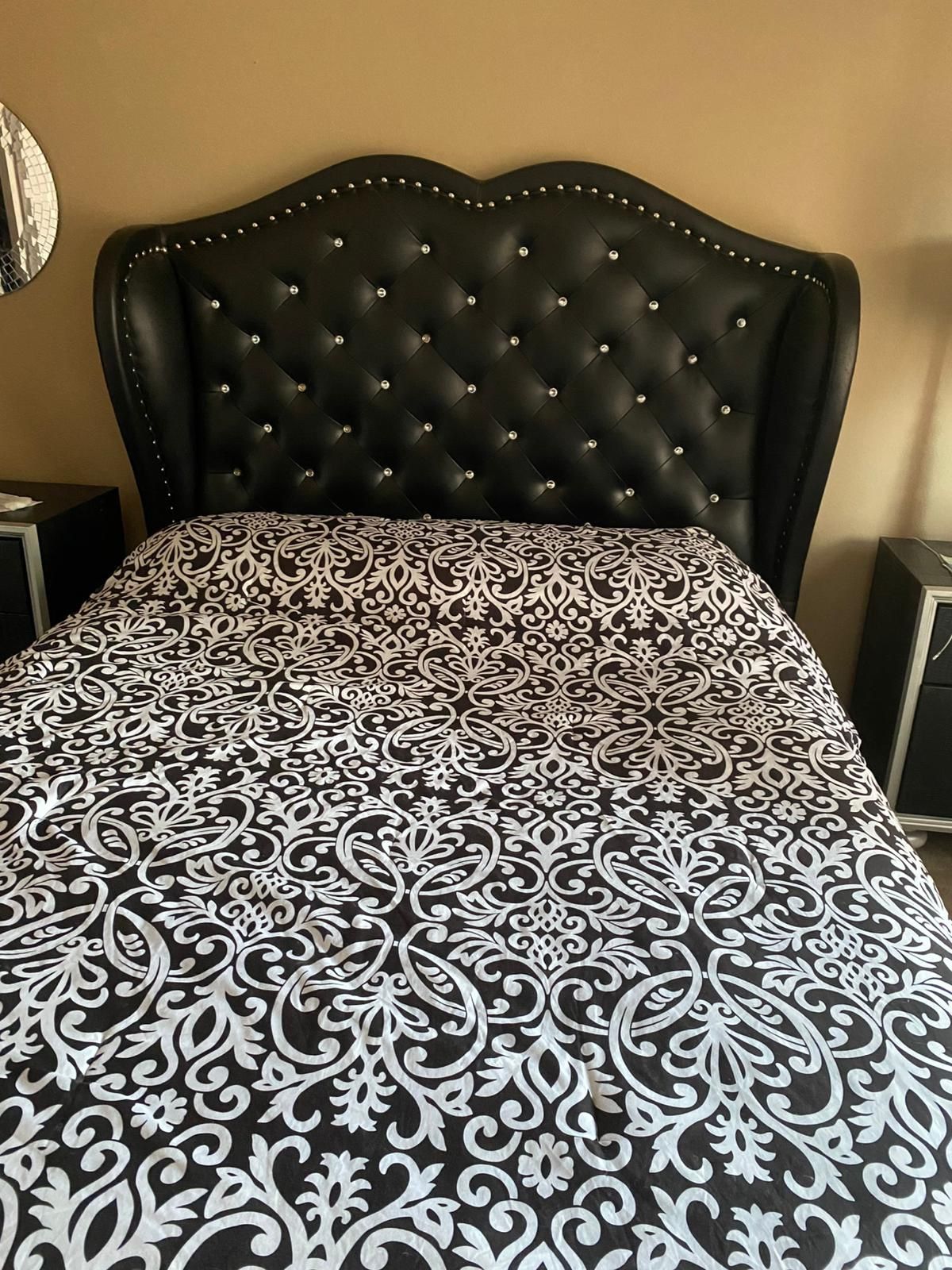Queen Size Bed Set