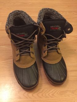 Boots men's size 9
