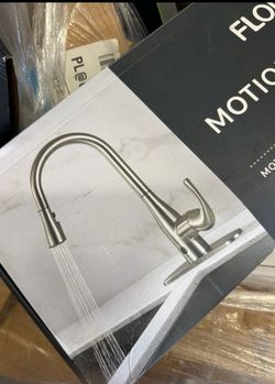 FLOW Motion Activated Single-Handle Pull-Down Sprayer Kitchen Faucet in Chrome