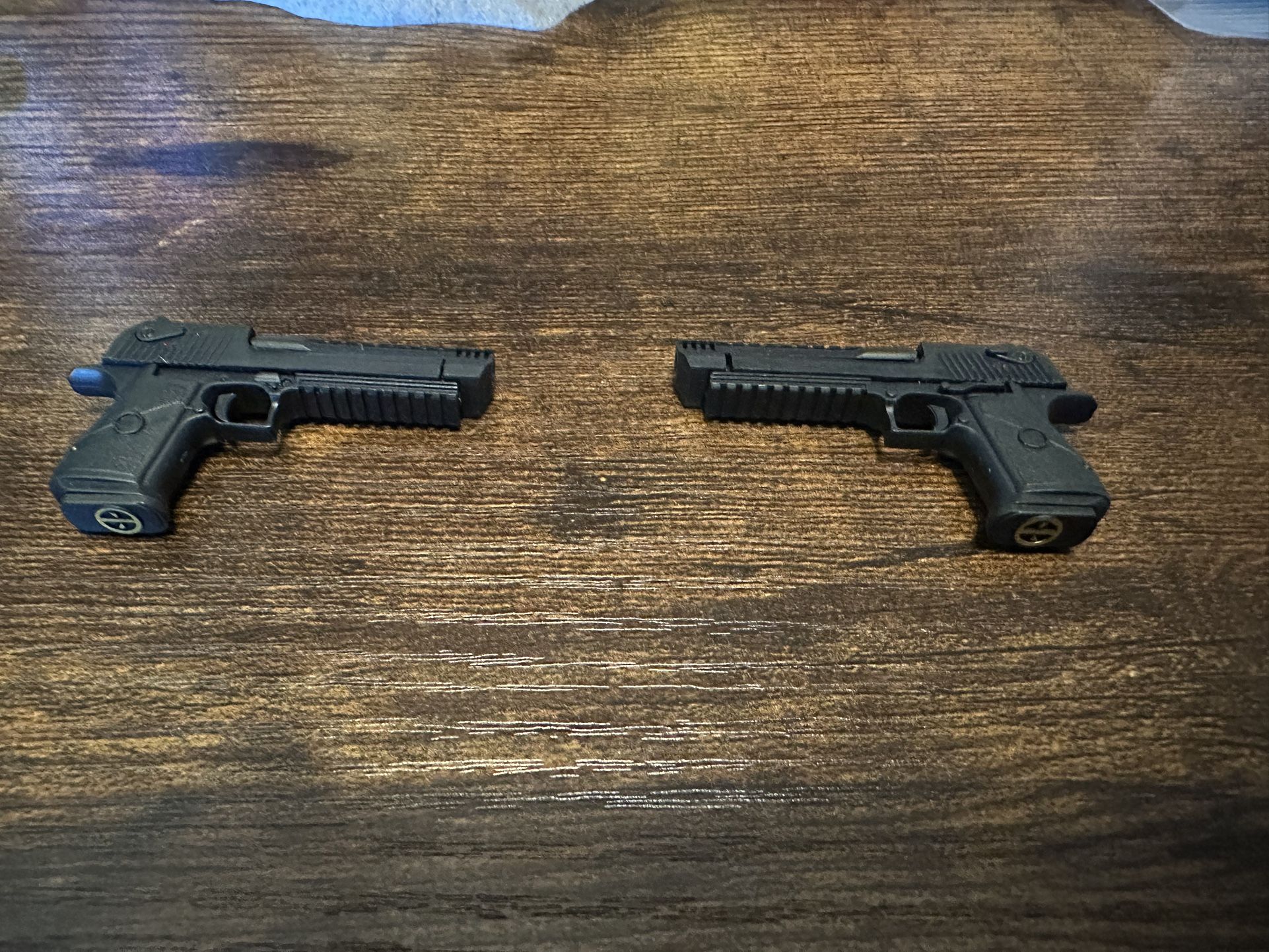 Hot Toys Deadpool Pistols