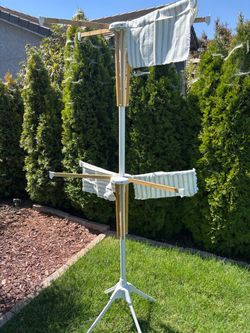 Brand New Rotary Clothes Drying Rack –