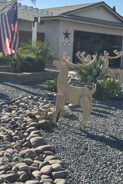 4.5’ Christmas Reindeer Decor 