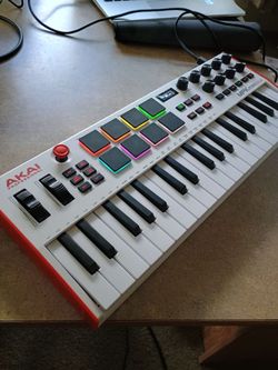 Akai Piano & Drum Machine w/ Box