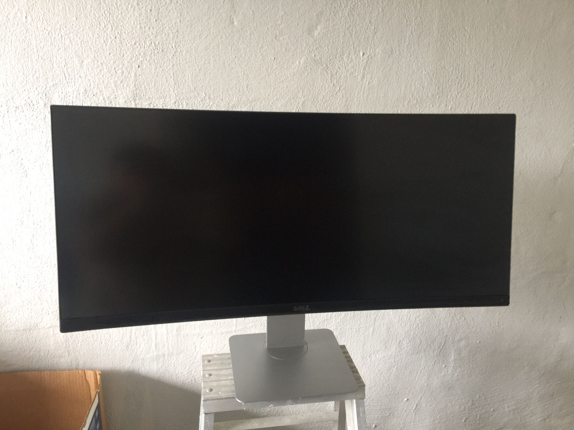 Dell 34” ultra wide curved monitor. U3415