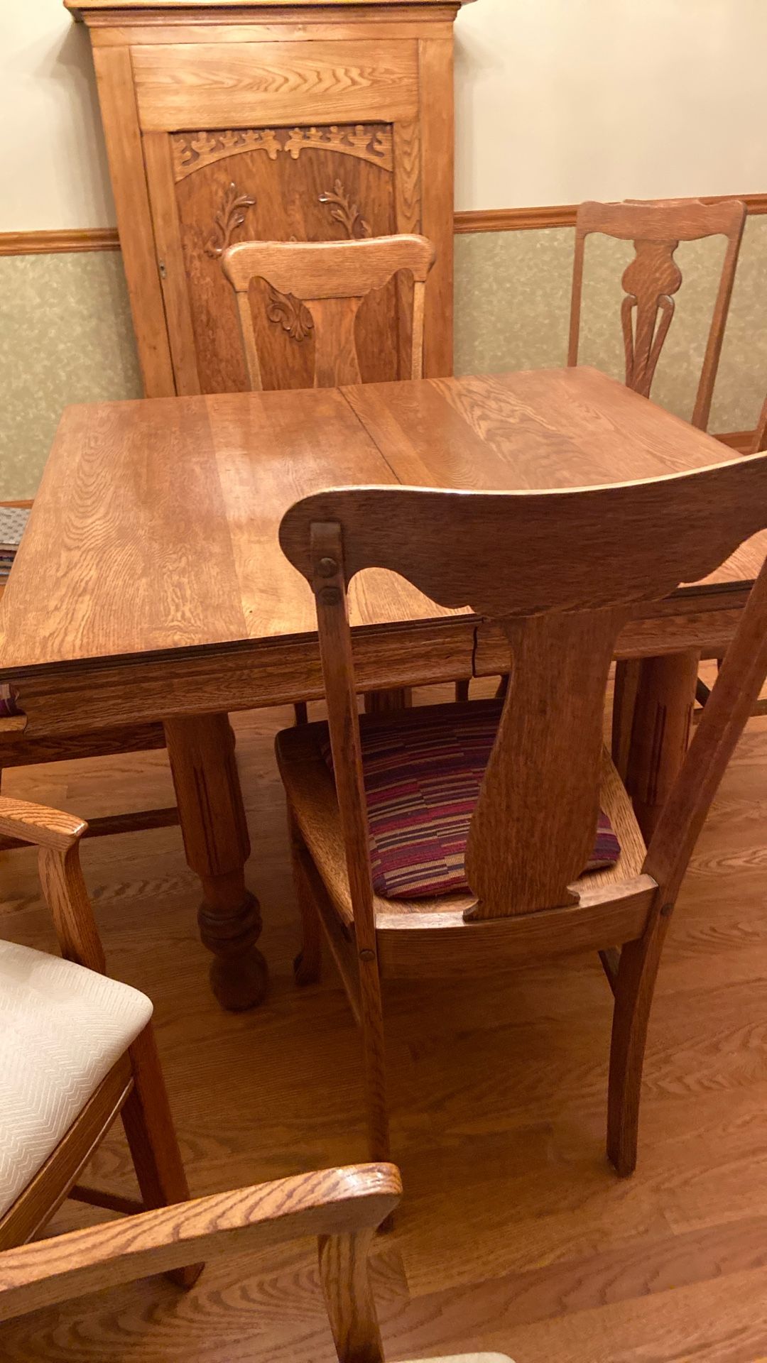 Antique Oak Farmhouse Five- Legged Table and 5 Chairs