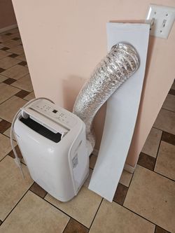 AC PORTABLE TOSHIBA 6000 BTU 260 sq ft Ideal HOSE,WINDOW COVER IS TOUCH SCREEN WORKS GREAT YOU CAN TEST IT BEFORE PURCHASE FOR ANY QUESTION TEXT ME PL