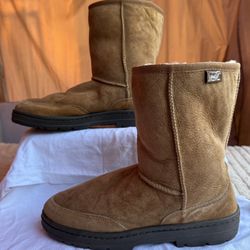 Classic Tan Suede Sheepskin Boots size 9/10