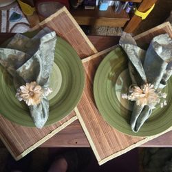 2 Place Settings/Decorations