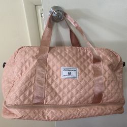 Zuomanni brand duffel bag