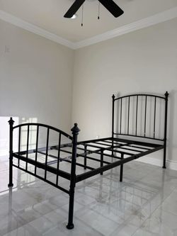 Twin Metal Bed Frame | Sturdy & Durable | Supports Up to 500 lbs | Simple & Stylish Design | Fits 75” x 38” Mattress