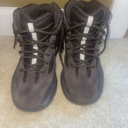 Yeezy Boots Sz 8 1/2