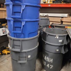 Rubbermaid Brute Blue 44 Gal

