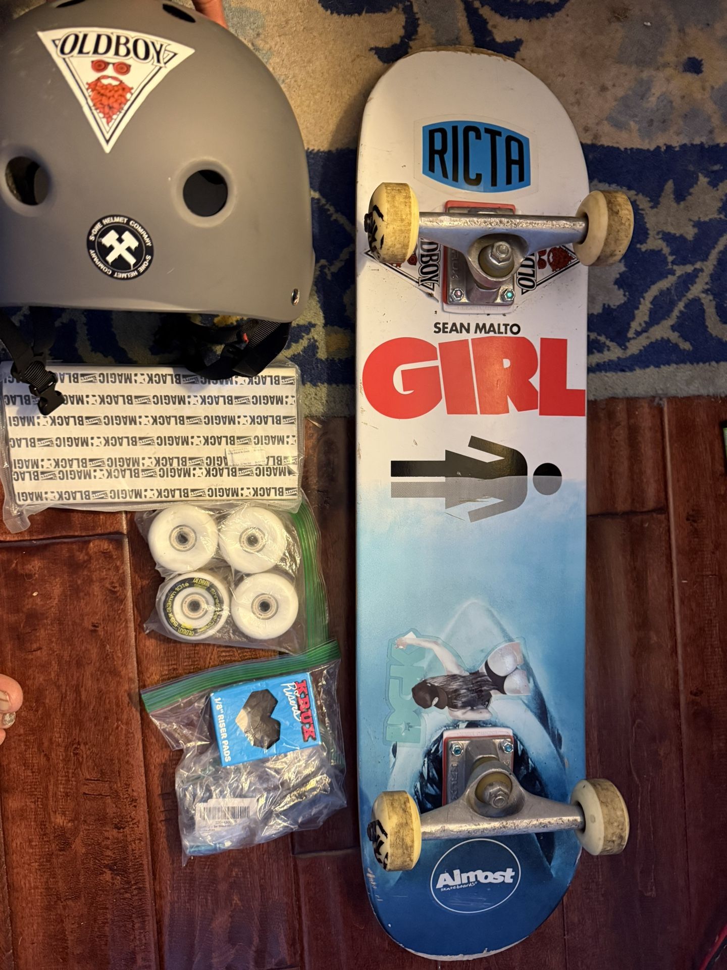 Girl Skateboard + Extra Wheels, Extra Ceramic Bearings, Extra truck Components, Extra Hardware