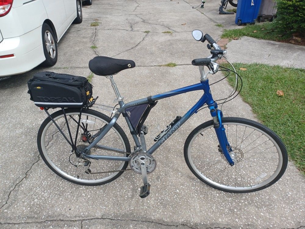 Giant Cypress LX Disc Crossroads Bike Bicycle Large Frame with 700c tires. Comes with Topeak MTX bag, pump, lights, and sideview mirror. Excellent co