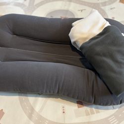 Like New Snuggle Me Lounger