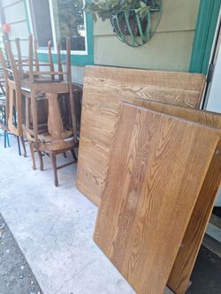 42x48 oak table with 2  24 inch extentions and 7 chairs