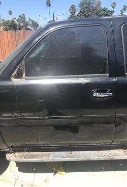 03 Cadillac Escalade, front driver door