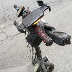 500W Electric Motorcycle,Scooter 220LBS MAX  Riders Weight 110Miles Long Range 23MPH