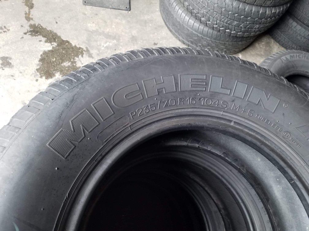 235 70 16 SET OF 4 MICHELIN CROSS TERRAIN TIRES IN GREAT CONDITIONS WITH 75 TREAD LIFE