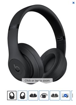 Beats by Dre worm a few times in great condition comes with beats charger as well