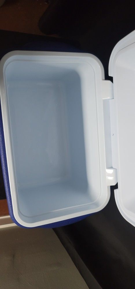 Rubbermaid Cooler $20 OBO