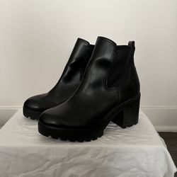 Aldo Black Chelsea Platform Boots 7.5