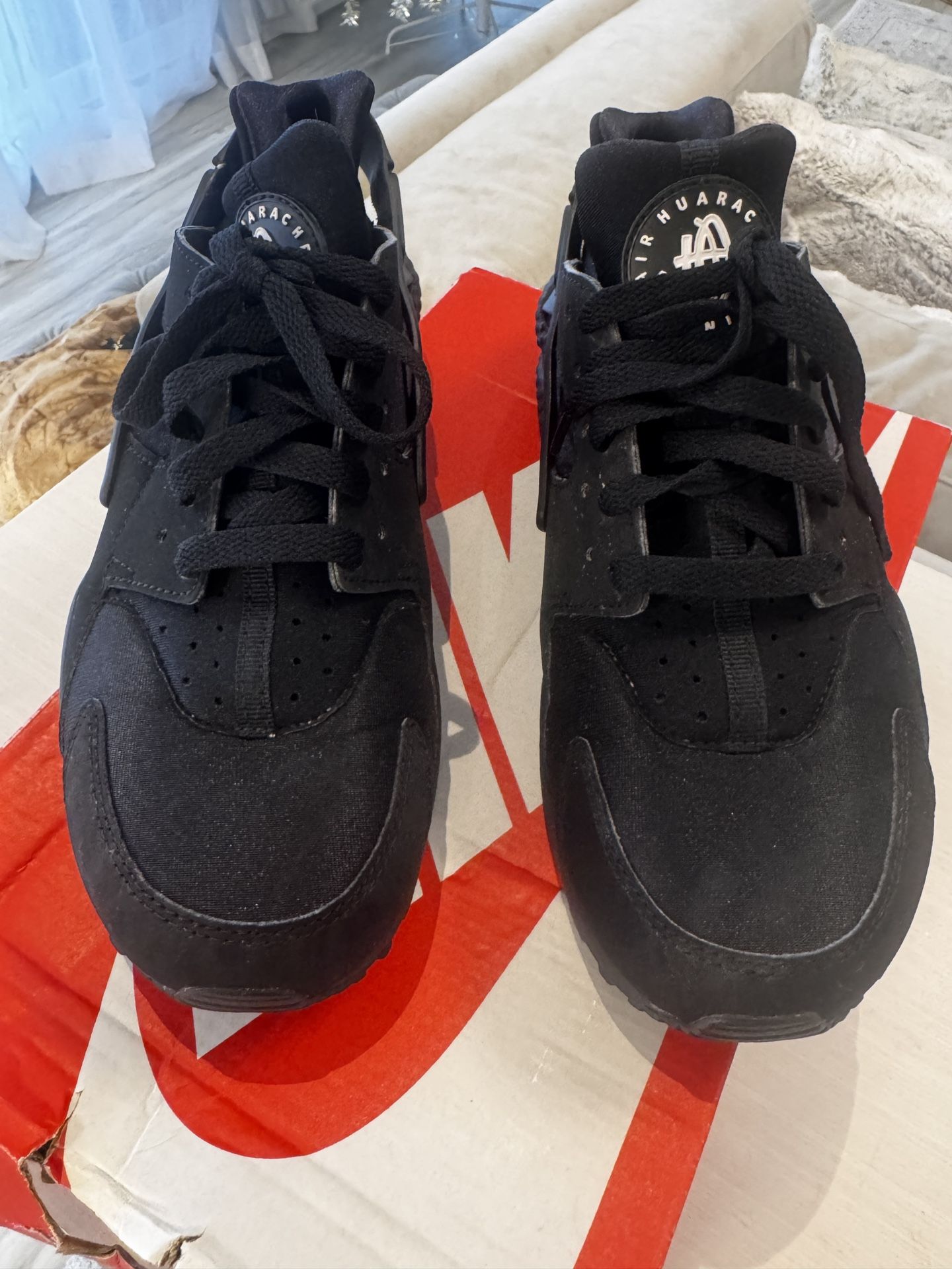 Nike Air Huarache Black Triple Black Sneakers Women’s Size 8