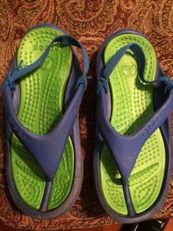 Barely worn kids crocs boys/girls size 10–11