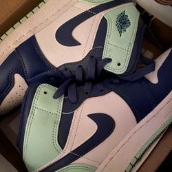 Nike Jordan 1 Mid