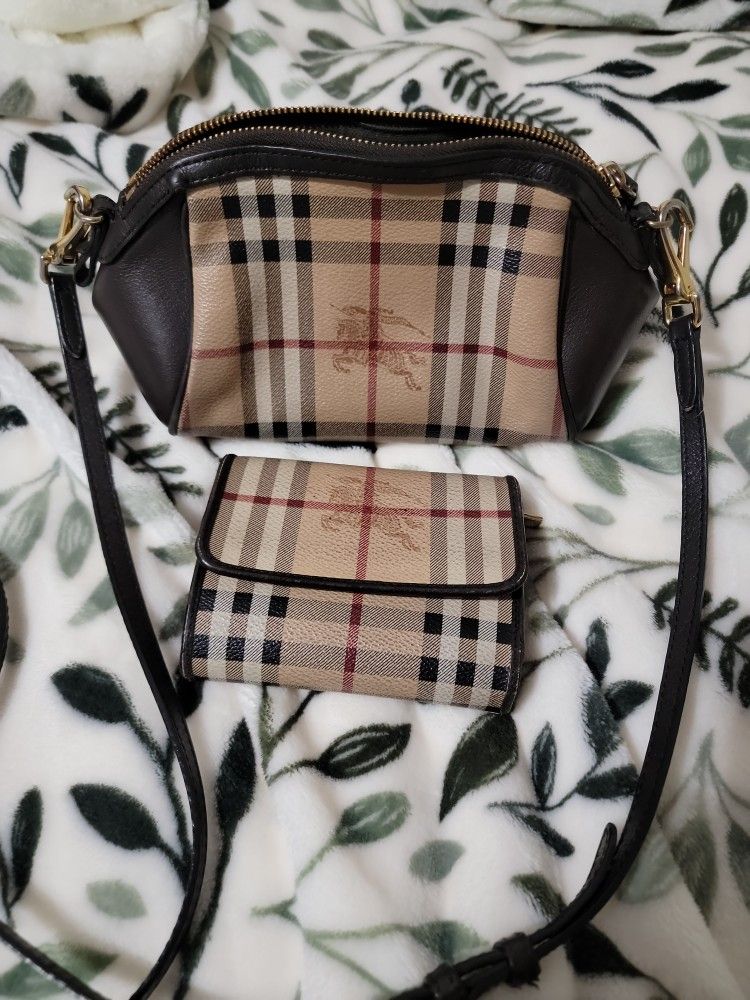 Small Authentic Burberry Crossbody for Sale in Spanaway, WA - OfferUp