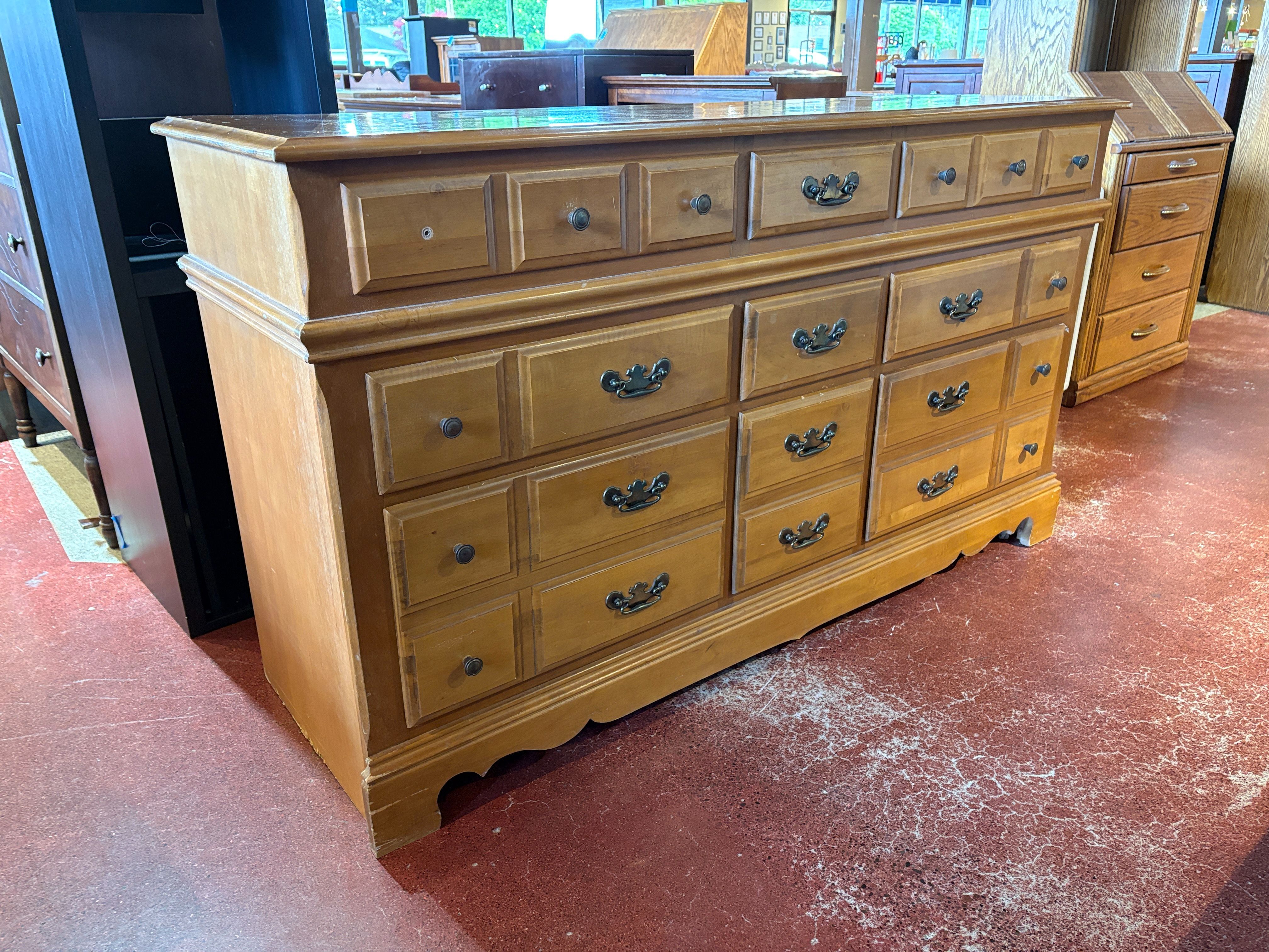 FLANDERS FURNITURE Vintage Yorktown Solid Maple 9-Drawer Dresser