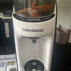 Baby Brezza - Makes Baby Bottles With formula 