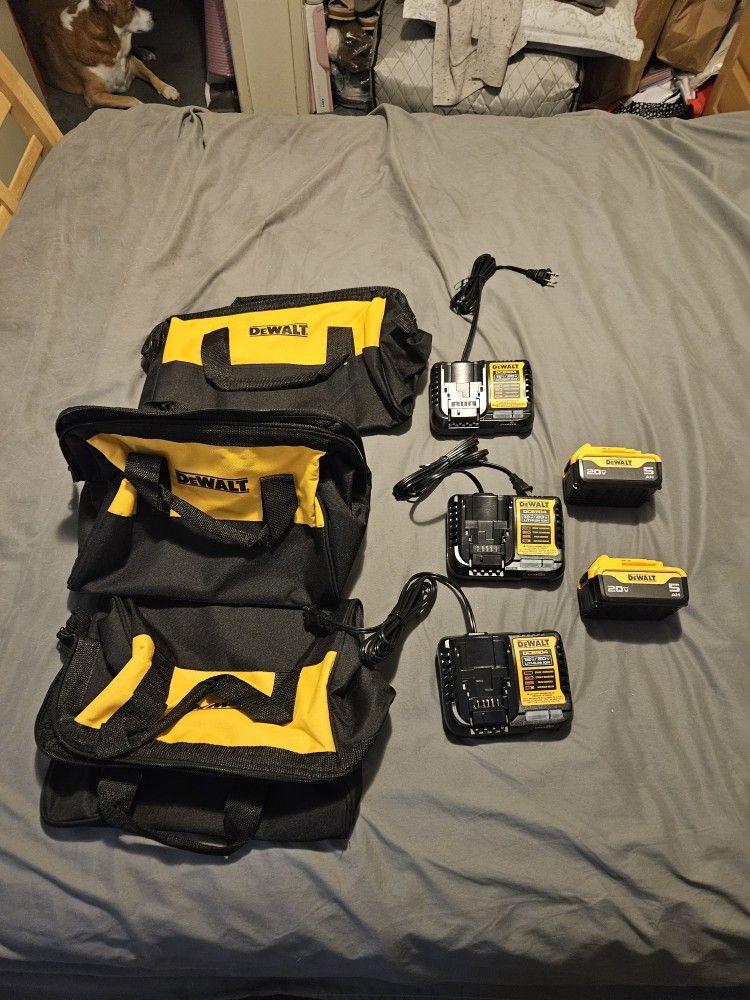 Dewalt 2-5ah Batteries 3 Dewalt Chargers 3 Dewalt Bags