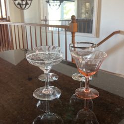 Four BEAUTIFUL Vintage Champagne Glasses 