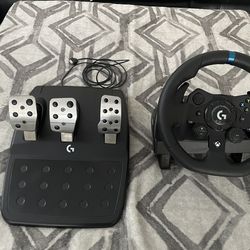 Logitech G923 Racing Wheel and Pedals for Xbox Series X|S, Xbox One and PC: USB Connection, Rubber Grip