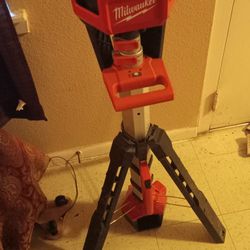 Milwaukee m 18 Rocket  Dual  Power Tower Light 