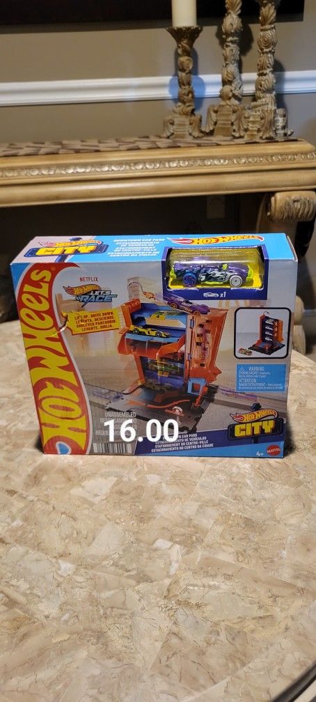 Netflix HOT WHEELS Let's Race Downtown Car Park