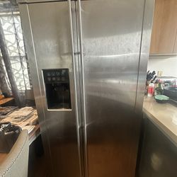 Free GE Monogram Refrigerator ZFSB26DNA SS