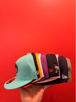 10 men’s fitted caps used