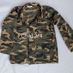 Boys Camouflage Army Shirt 3/4 Toddler. Excellent Condition. 4 Pockets For Army Men, Flag On Sleeve, Reinforced Elbows. East Or West