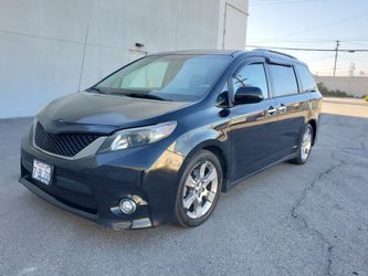 2014 Toyoya Sienna SE Clean Title