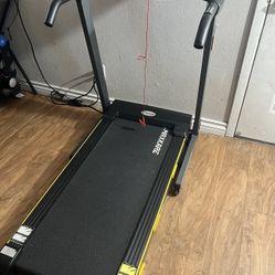 MaxKare Folding Treadmill – Excellent Condition