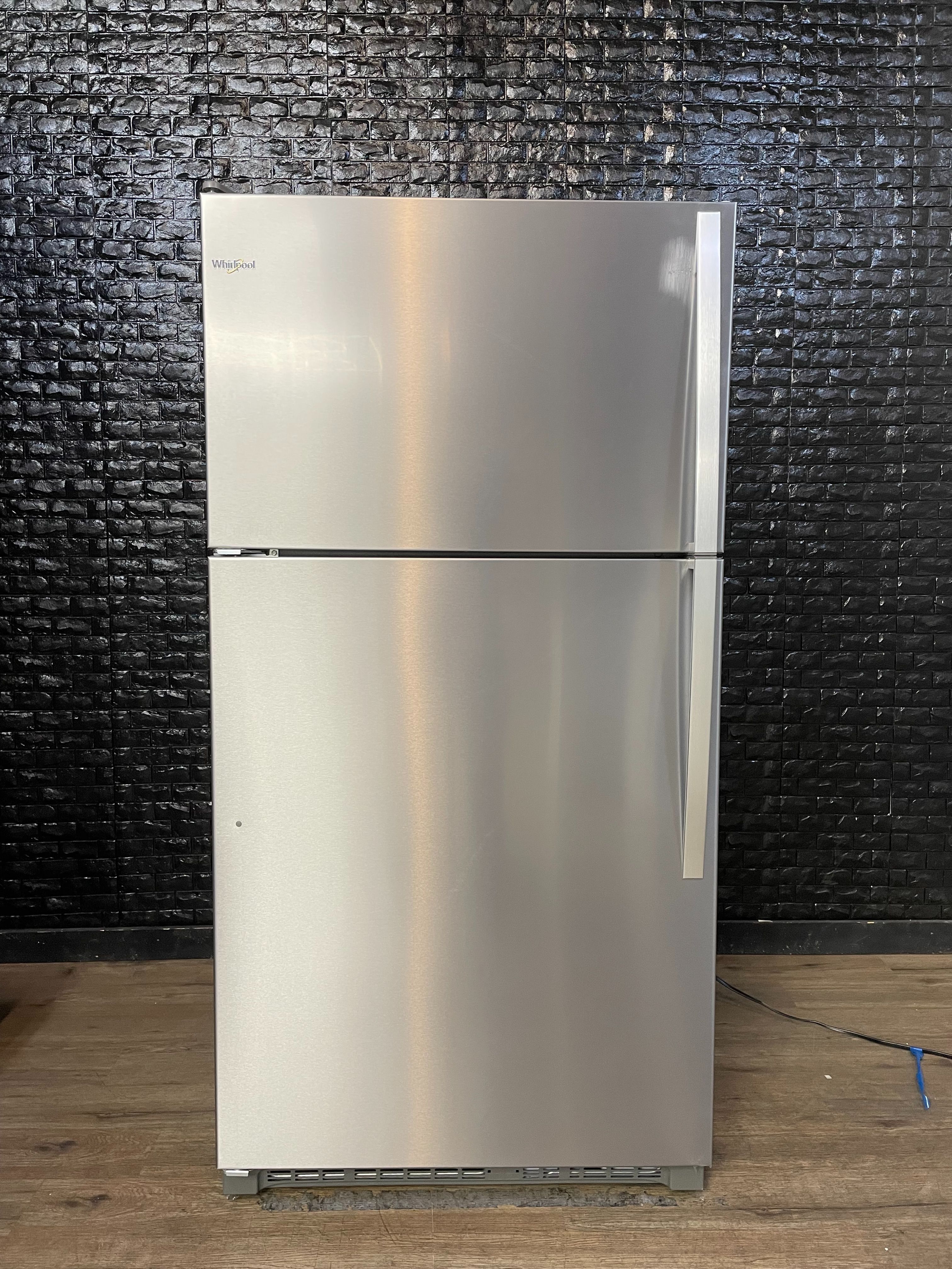 WHIRLPOOL TOP FREEZER REFIRGERATOR w/WARRANTY! R2340A