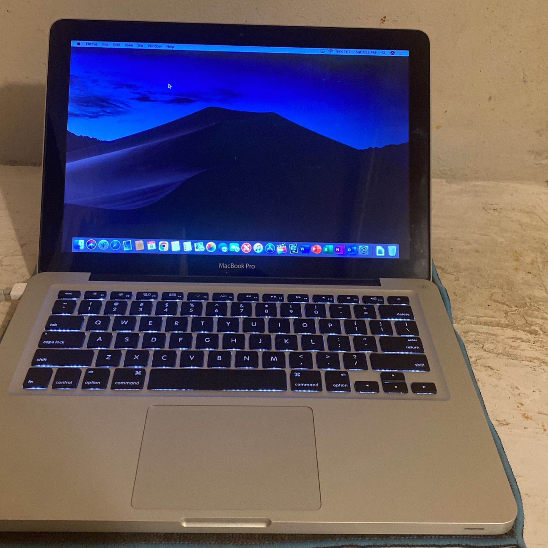 MacBook Pro 2012 i5 8gb Ram 640 Drive