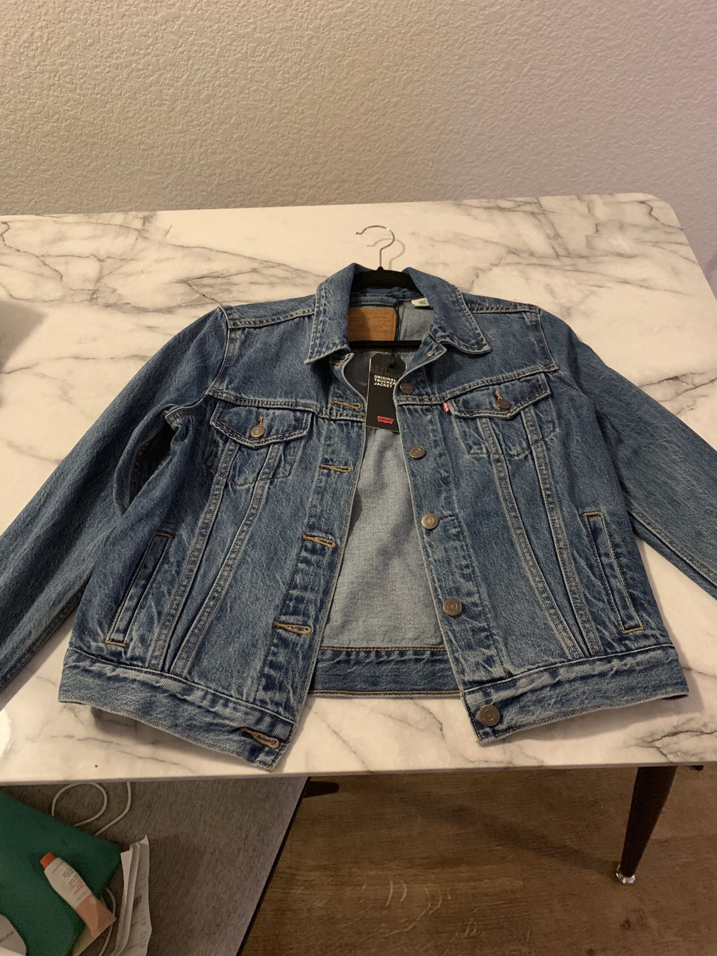 NEW Levi’s jacket medium