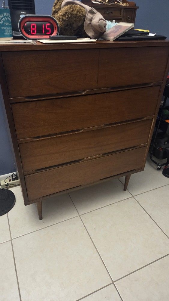1970s Mid Century Modern Dresser And Chest